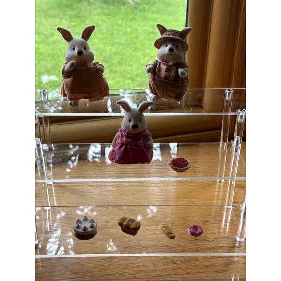 Calico Critters Sylvanian Families Rabbit Family Figures With Accessories - Picture 1 of 8